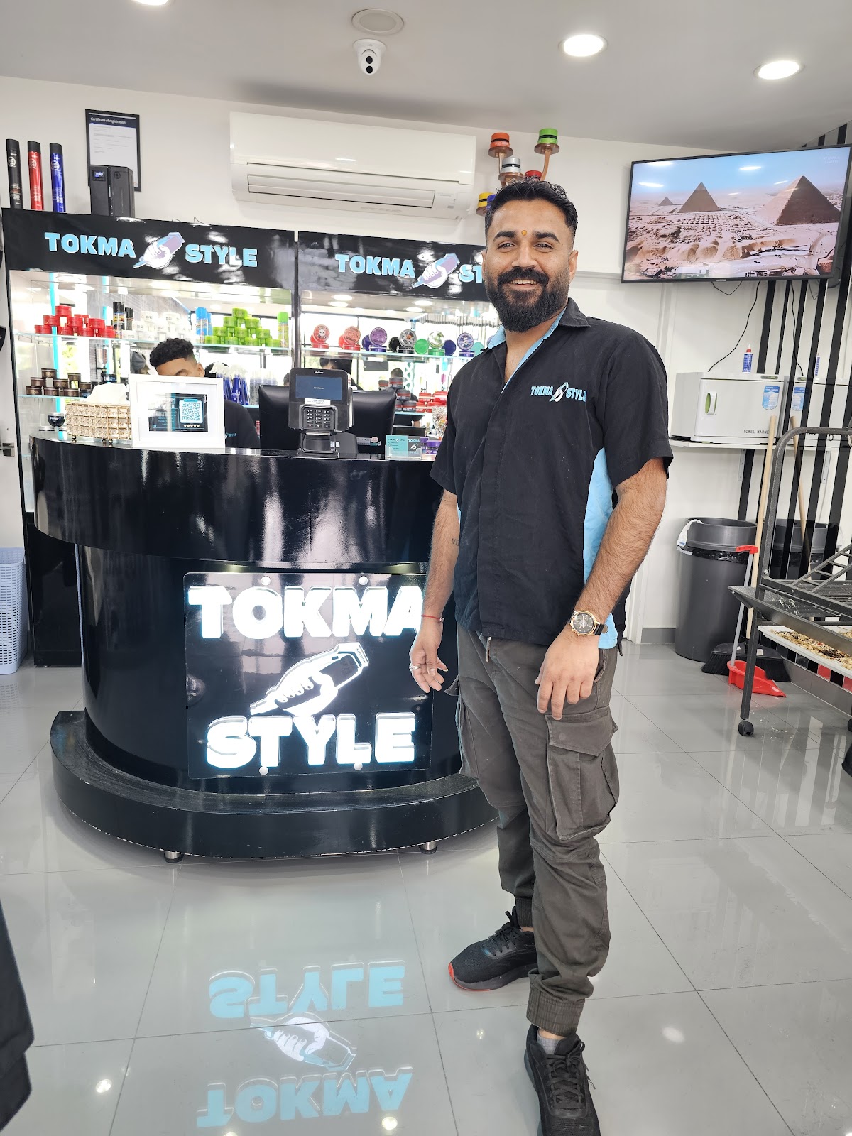 The illuminated Tokma Style front counter
